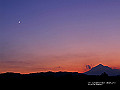 宮崎県写真壁紙（月と高千穂峰）　p_miyazaki_07_002_s.jpg